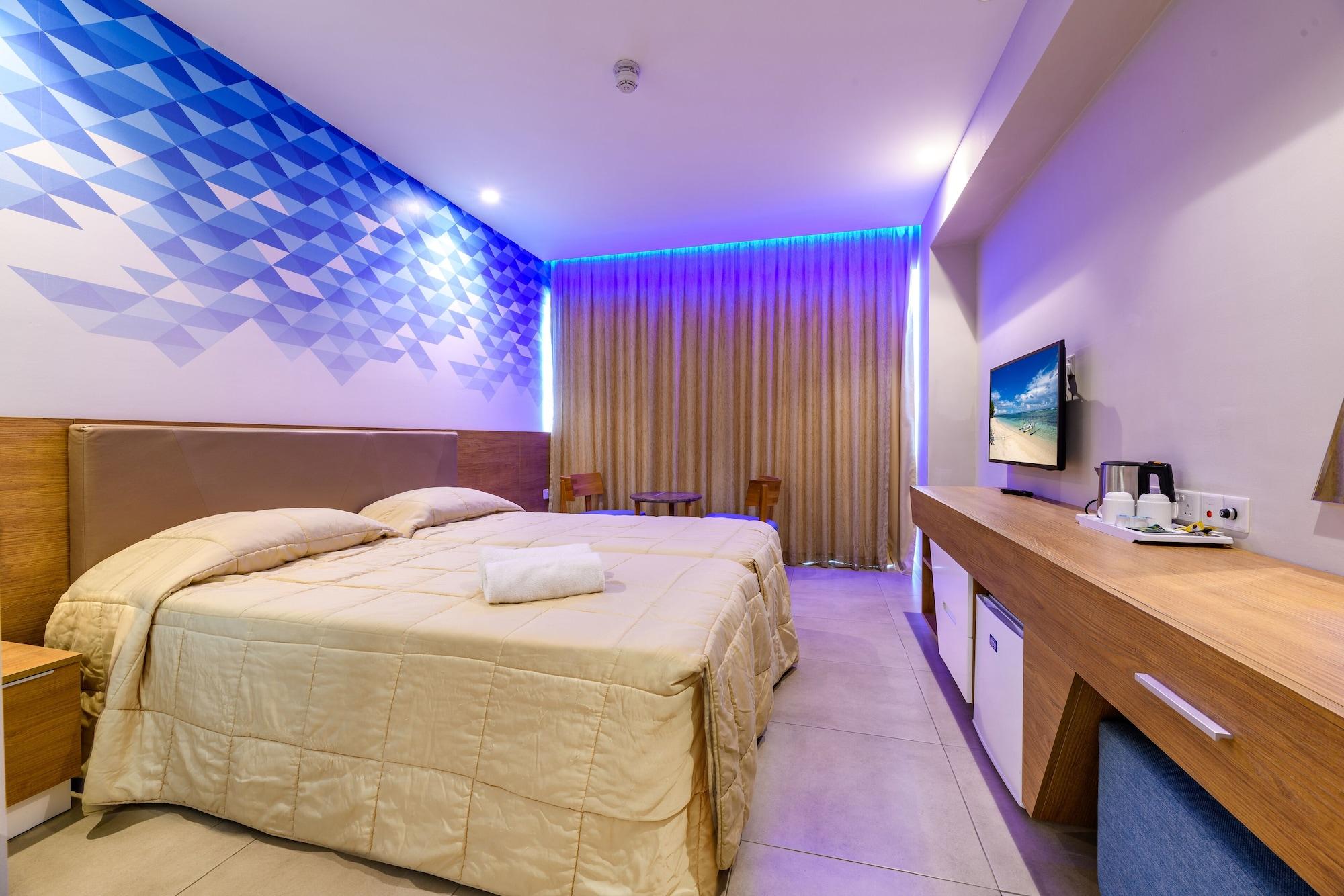 Seasons Hotel (Adults Only) Aya Napa Dış mekan fotoğraf