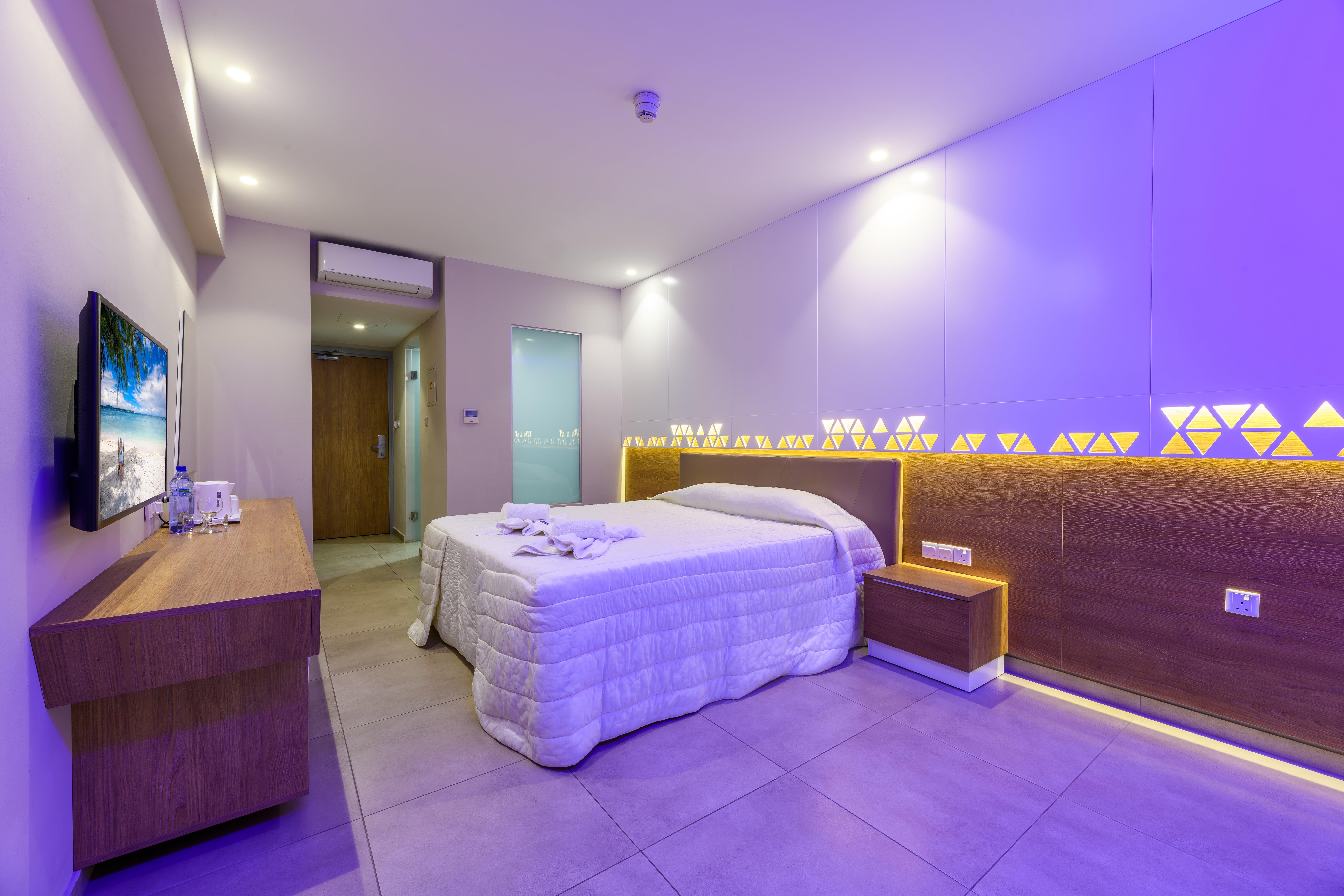 Seasons Hotel (Adults Only) Aya Napa Dış mekan fotoğraf